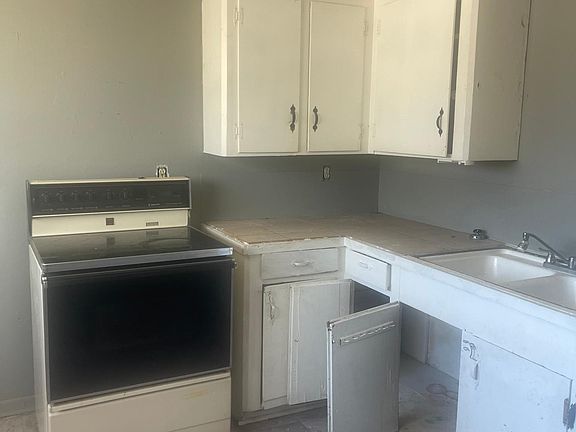4th image of 813 Park Dr
