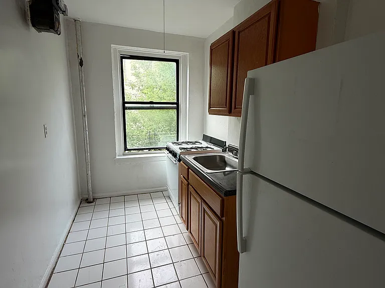 686 E 234th St #C6 — Photo 1