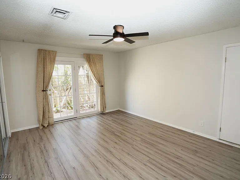 2725 Colanthe Ave — Photo 17