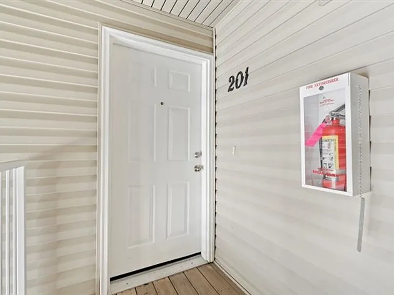 121 N Avenger Ln — Photo 10