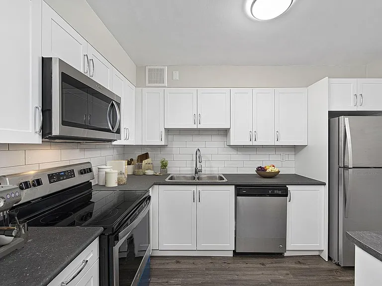 4500 Jane St — Photo 24