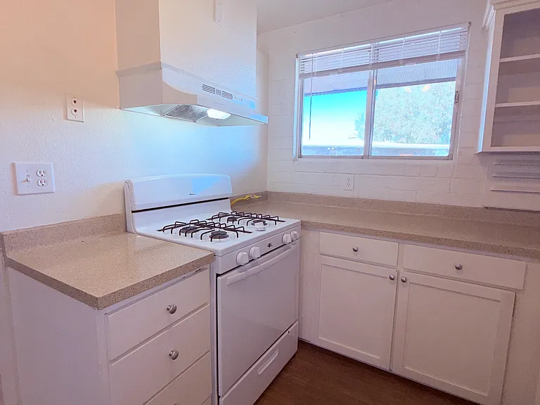 CATALINA VISTA APARTMENTS — Photo 56