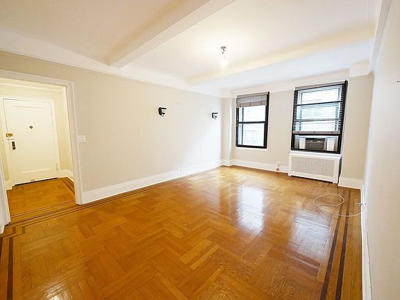4th image of 235 W 76th St #11C1