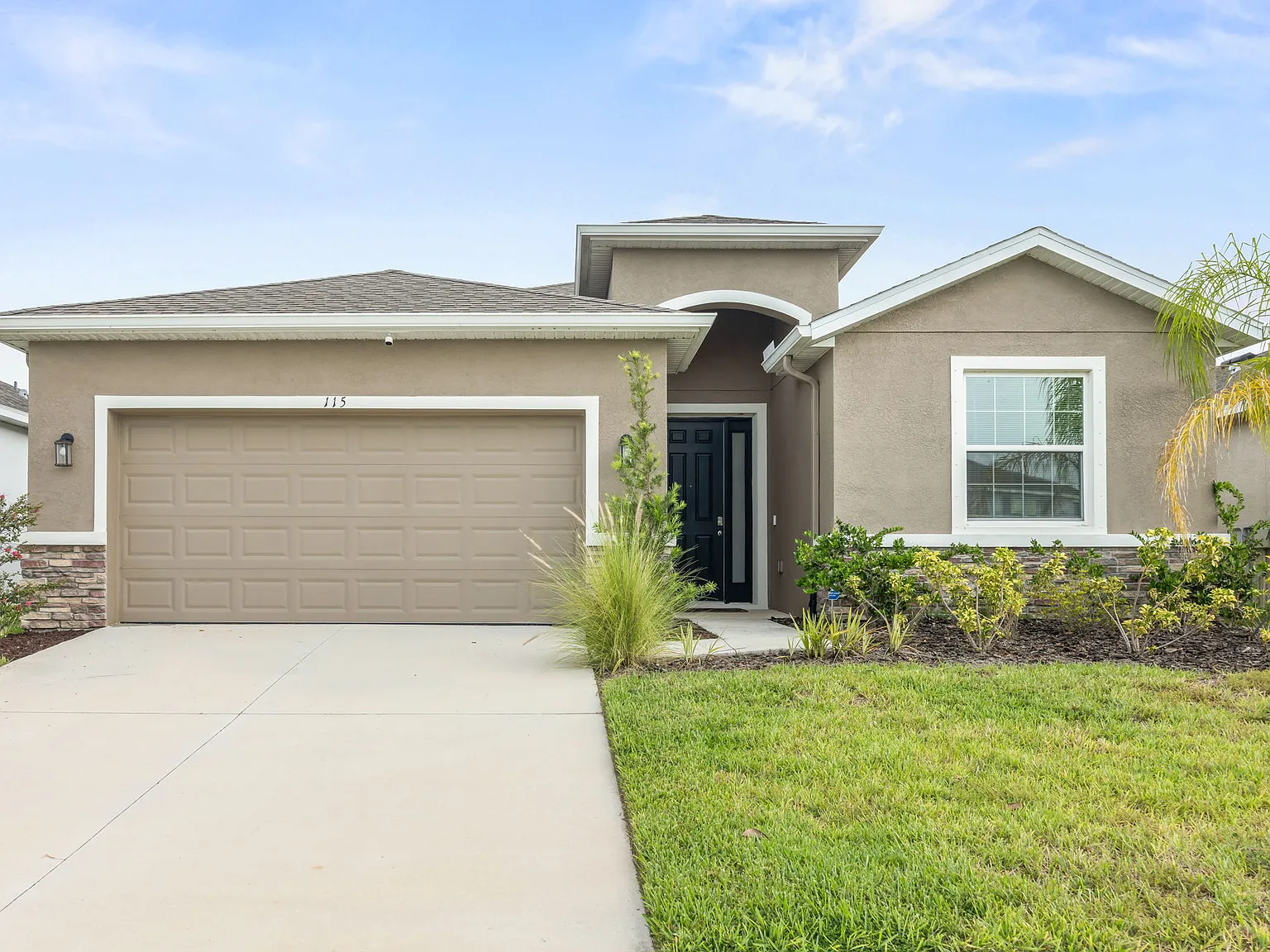4 bed, 2.5 bath, 2035 sqft, $2,900 — Photo 1