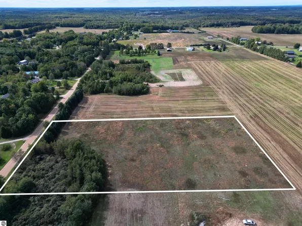 6373 Gleaner Hall Rd, Kingsley, MI 49649