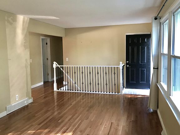 3rd image of 5060 Wickham Dr