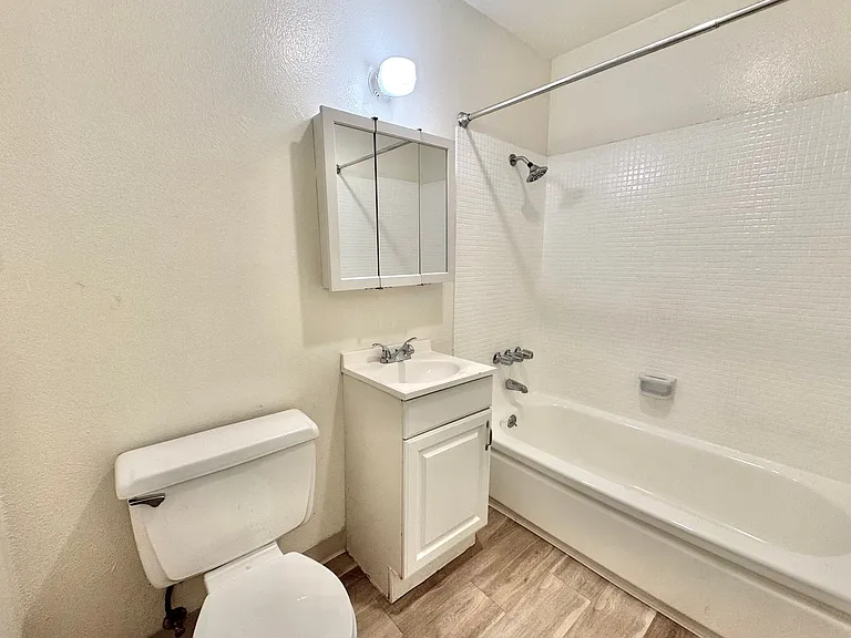 7821 Linda Vista Road — Photo 9