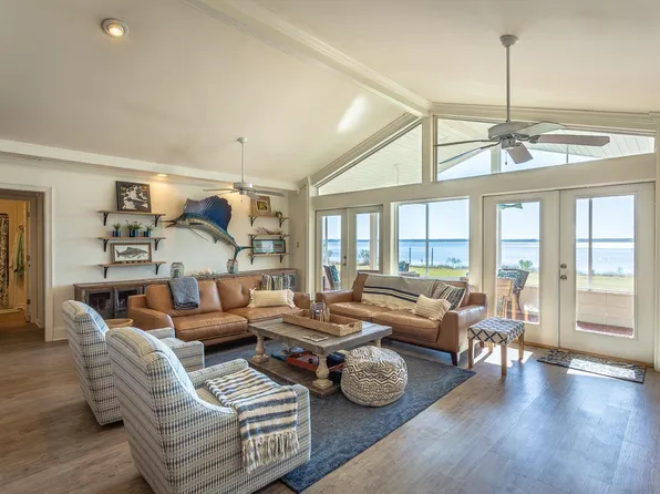 2433 Surf Rd, Panacea, FL 32346