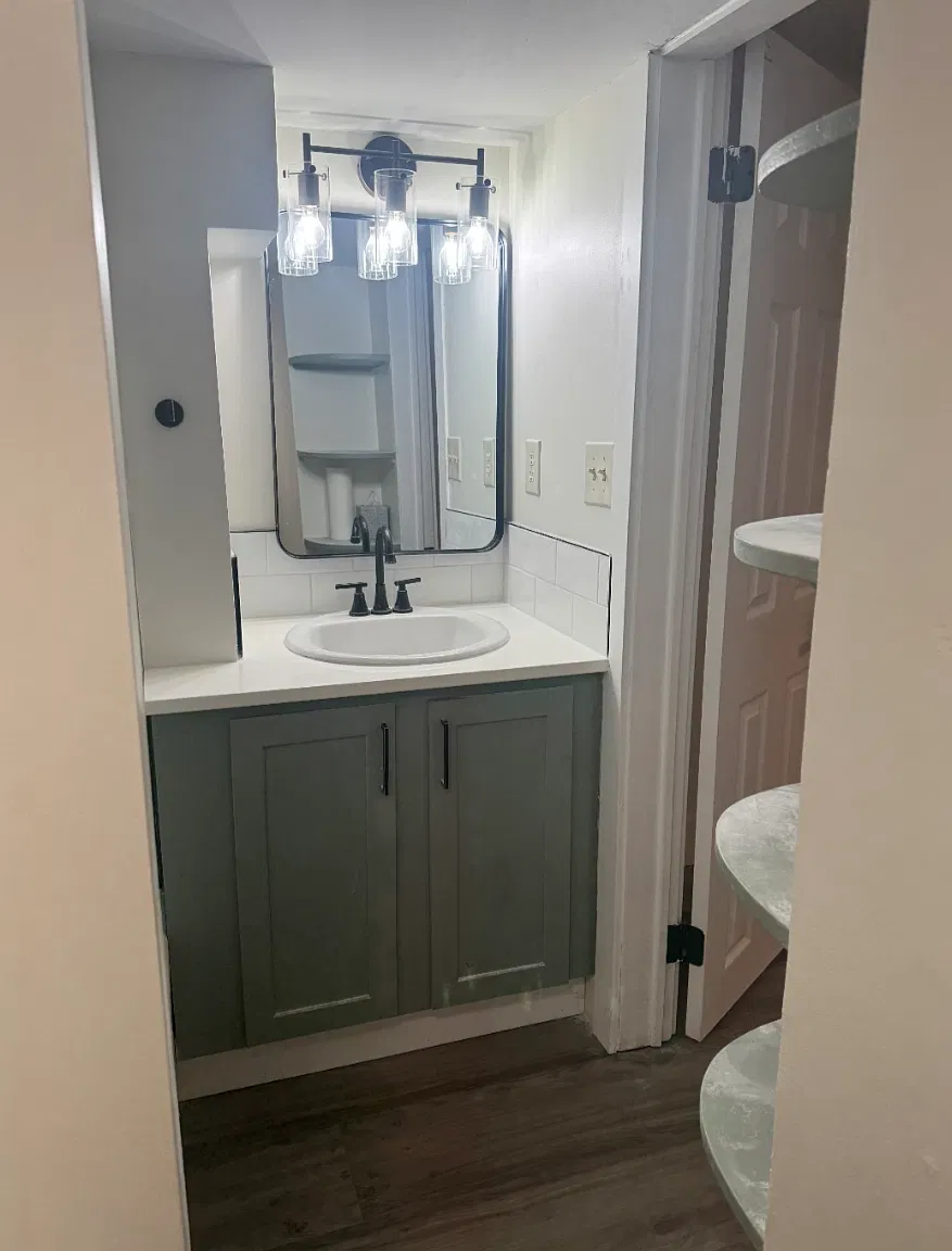 1 bed, 1.0 bath, $895 — Photo 4