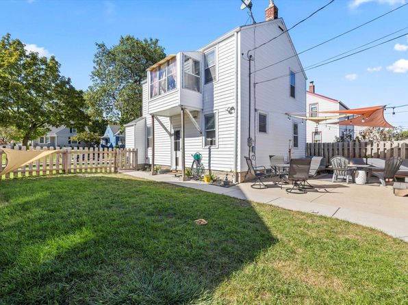 2454 S 65th St, West Allis, WI 53219