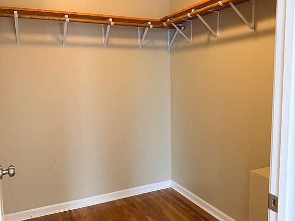 5th image of 527 Redstone Dr Unit 17