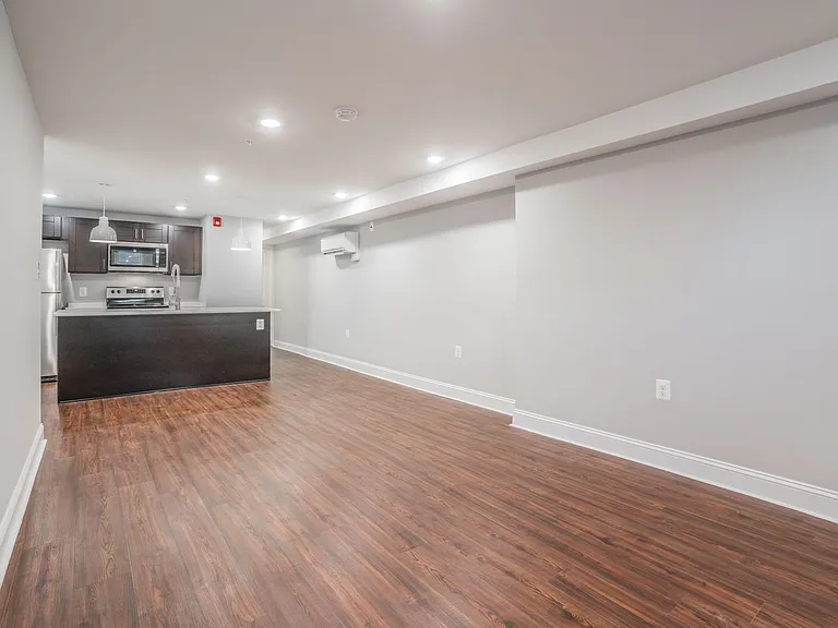 310 E Lanvale St — Photo 33