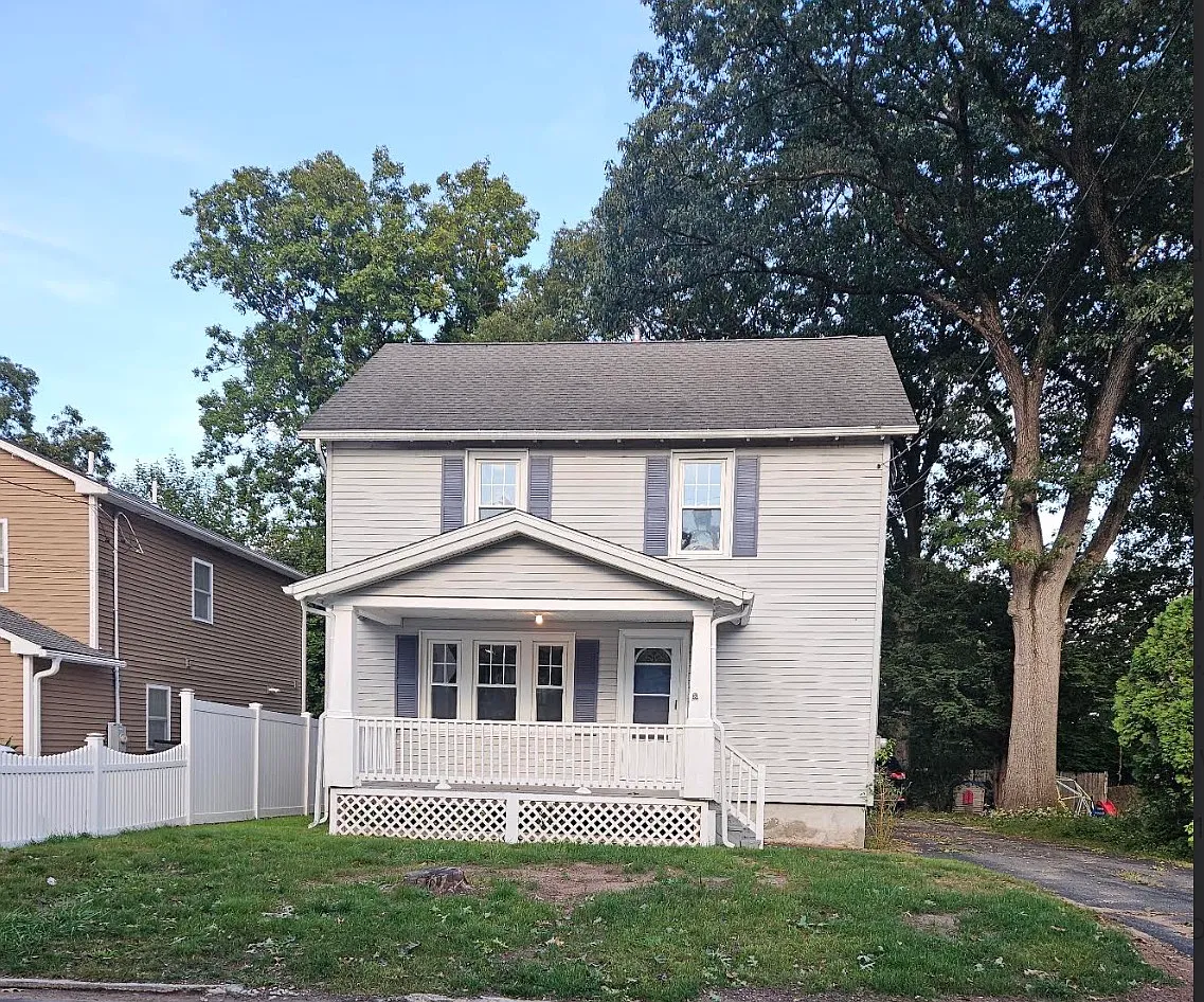 3 bed, 1297 sqft, $2,600 — Photo 1