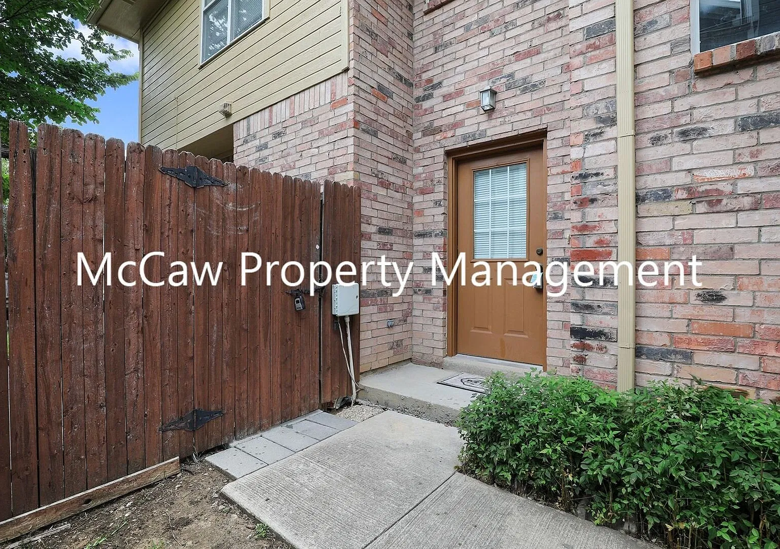 3/2.5 Townhome in Lewisville! — Photo 2