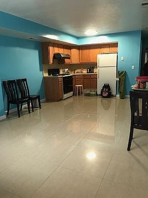 2nd image of 30 Chesterfield Ln