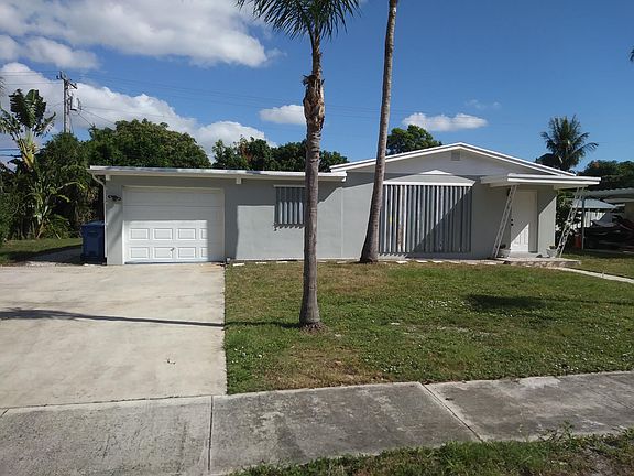 Large driveway with 1 car garage
