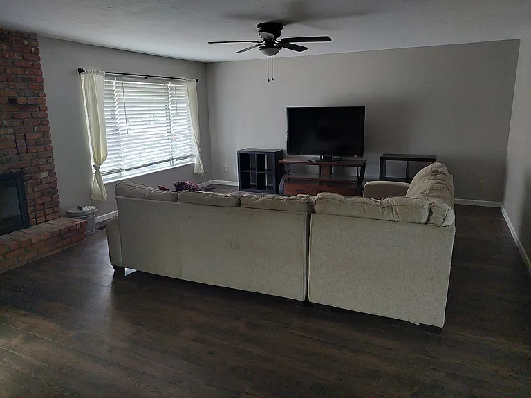 1121 Linden Rd — Photo 3