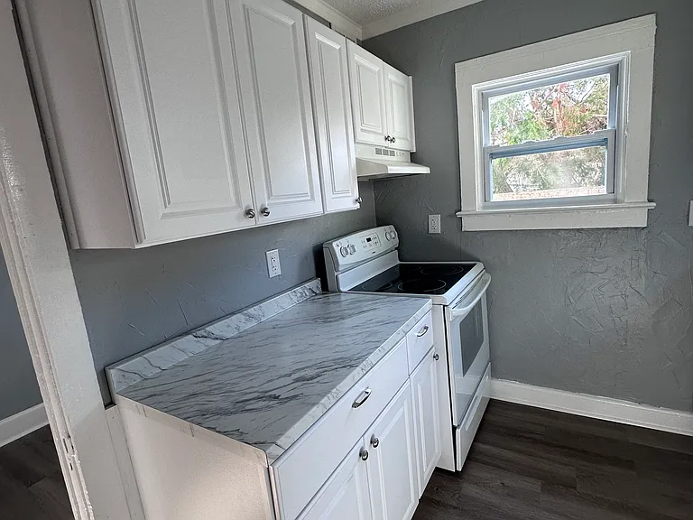829 N Oleander Ave — Photo 9
