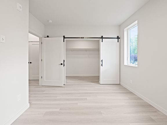 5th image of 7044 SW Gonzaga St #202