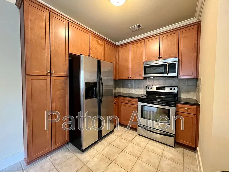 9 Kenilworth Knl #303 — Photo 4