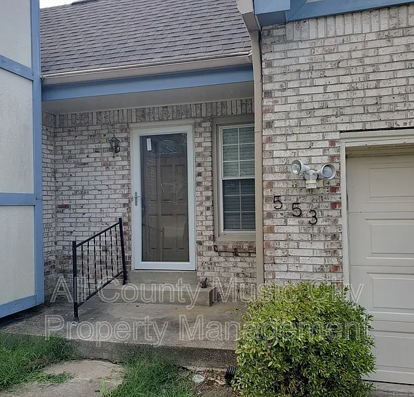 553 Owendale Dr — Photo 2