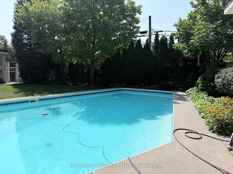 36 Strathburn Blvd — Photo 21