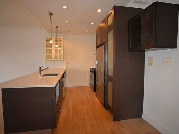 3rd image of 3101 Vernon Blvd APT 504