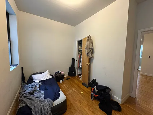 Rented by KNOCKKNOCK LLC | media 12