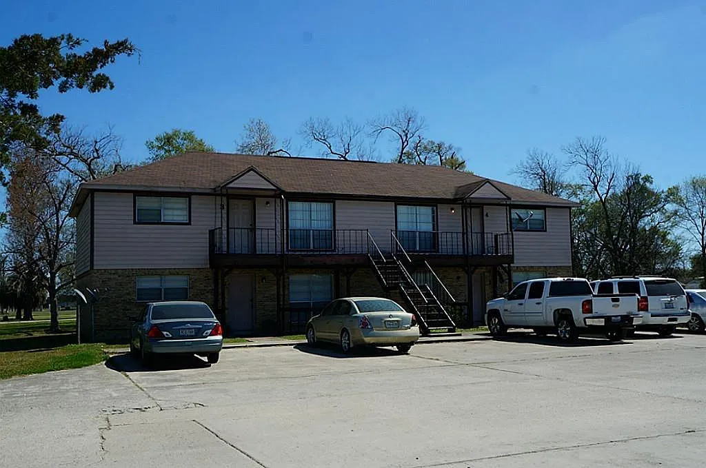 800 Belton Lane — Photo 1
