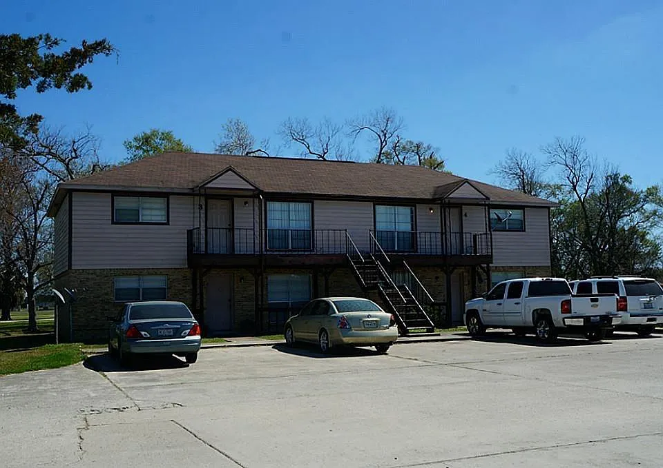 800 Belton Ln