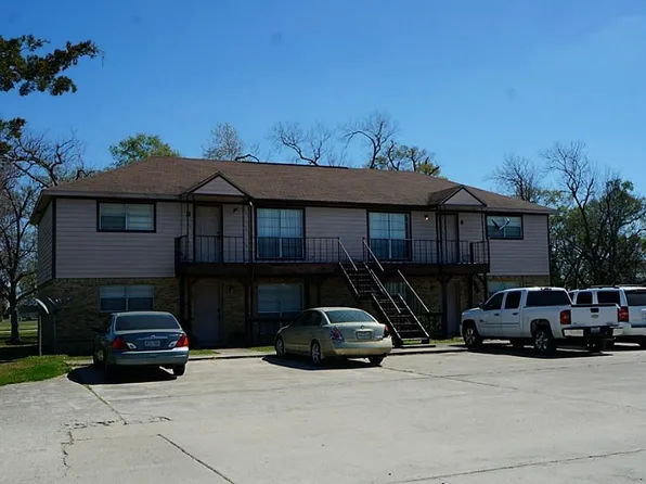 800 Belton Ln, Anahuac, TX 77514