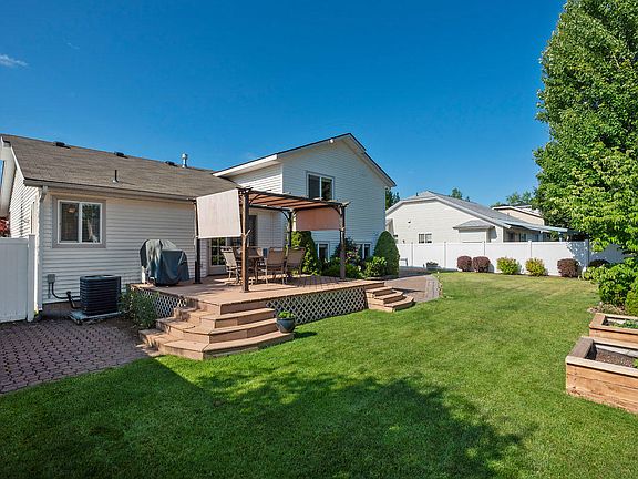 5th image of 811 E Singing Hills Dr