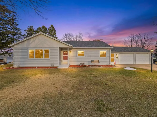 206 N Depot St, Fox Lake, WI 53933