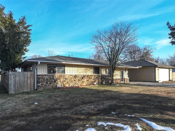 809 S Elm St, Siloam Springs, AR 72761