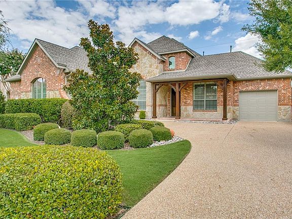 3rd image of 931 Shadow Hill Dr