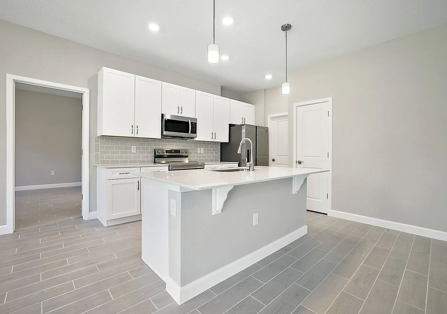 Modern New Construction in Palm Bay — Photo 3