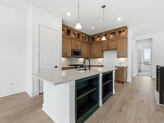 4th image of 20675 Huebner Road #535