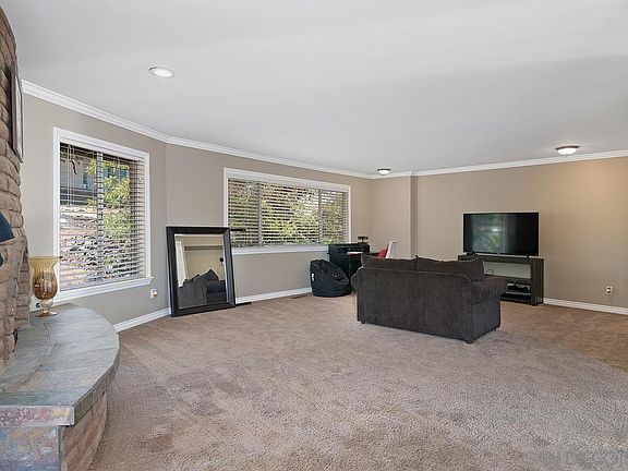 5th image of 940 Luna Vista Dr