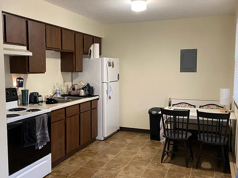 2702 Fryklund Dr — Photo 4