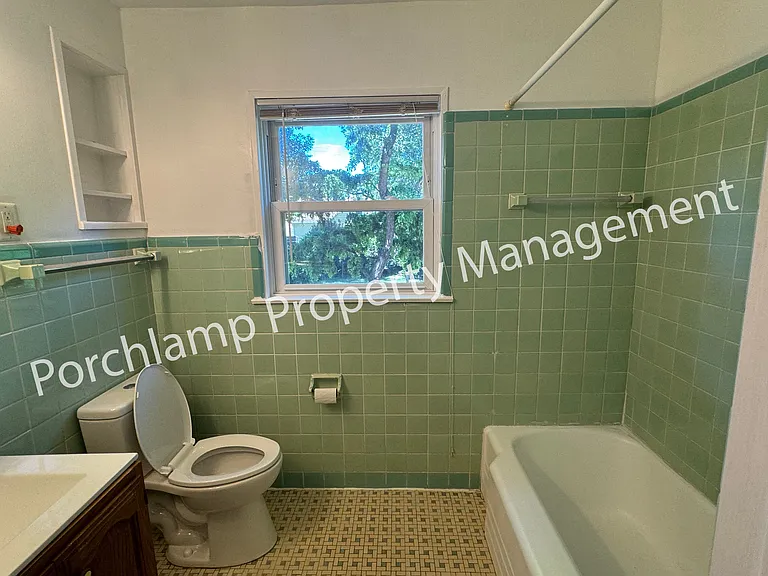 2615 Coit Ave NE — Photo 4