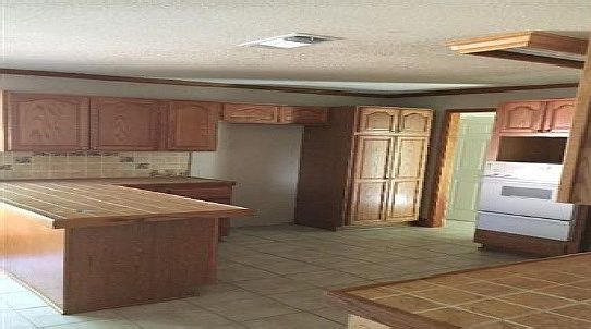 3rd image of 806 Eagle Dr