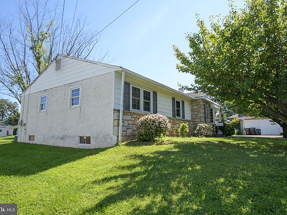 2nd image of 215 School Ln