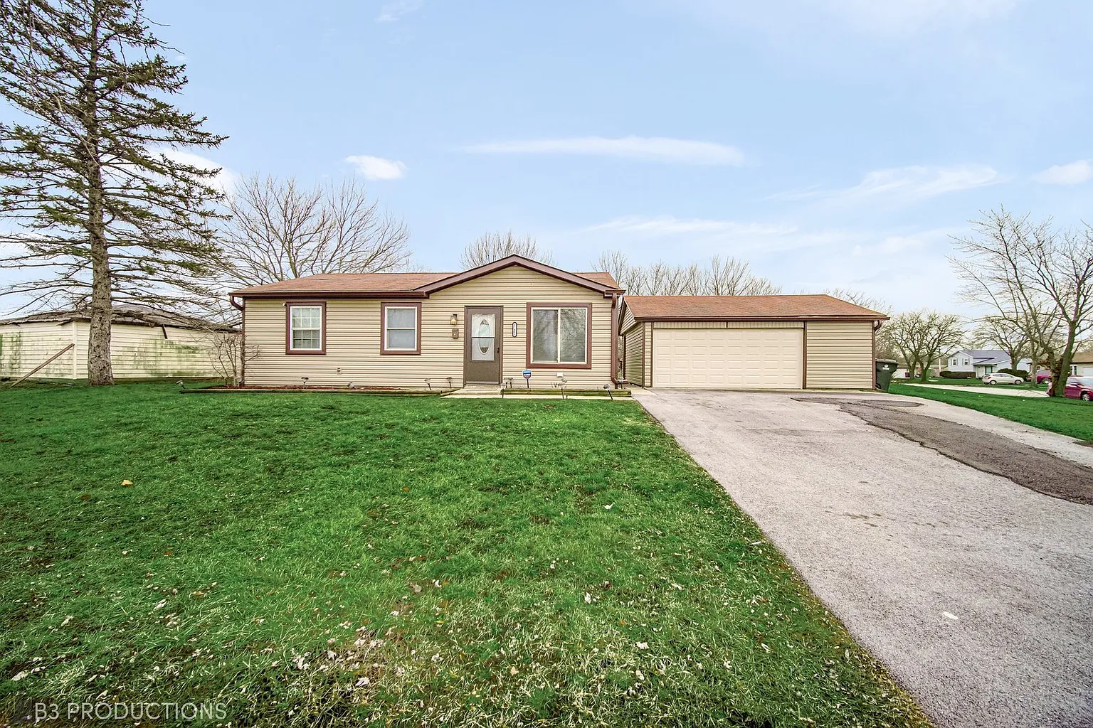 17403 Wellington Dr photo 1