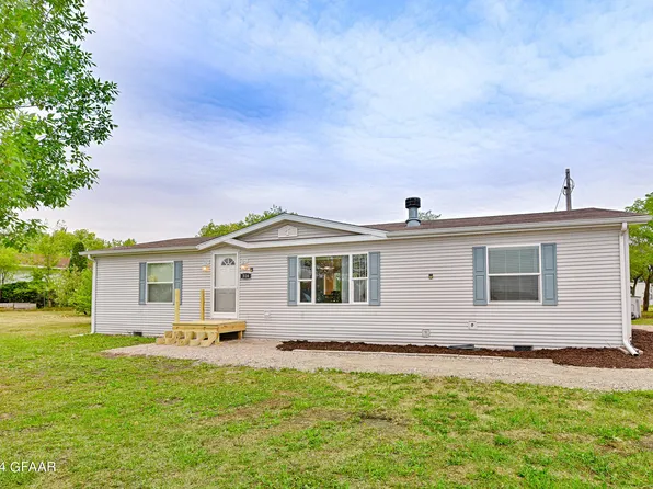 316 6th St, Emerado, ND 58228