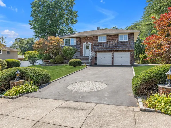 118 Yale Avenue, Oakdale, NY 11769