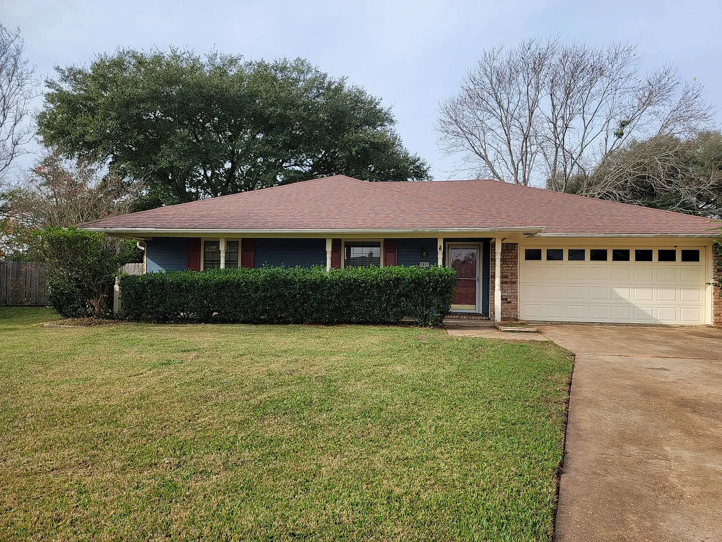 South Bossier 3 Bedroom 2 Bathroom 300 Off 1st Month Special — Photo 1