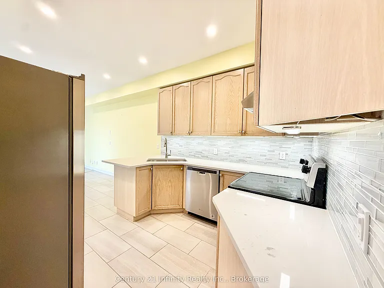 1171 Springbank Dr — Photo 8