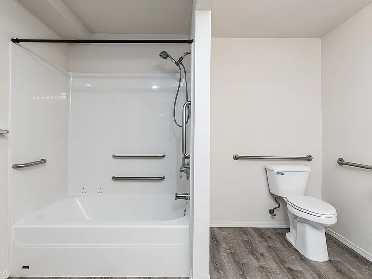 308 W 3rd St #7 — Photo 9