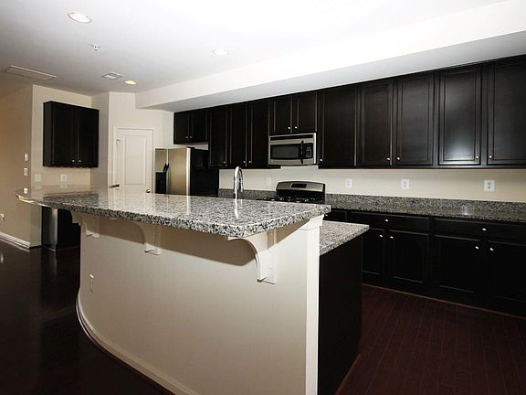2nd image of 7913 Crescent Park Dr #136
