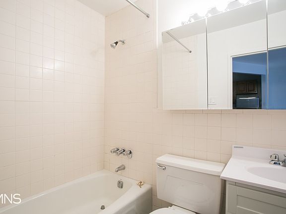 5th image of 345 W 30th St APT 3D